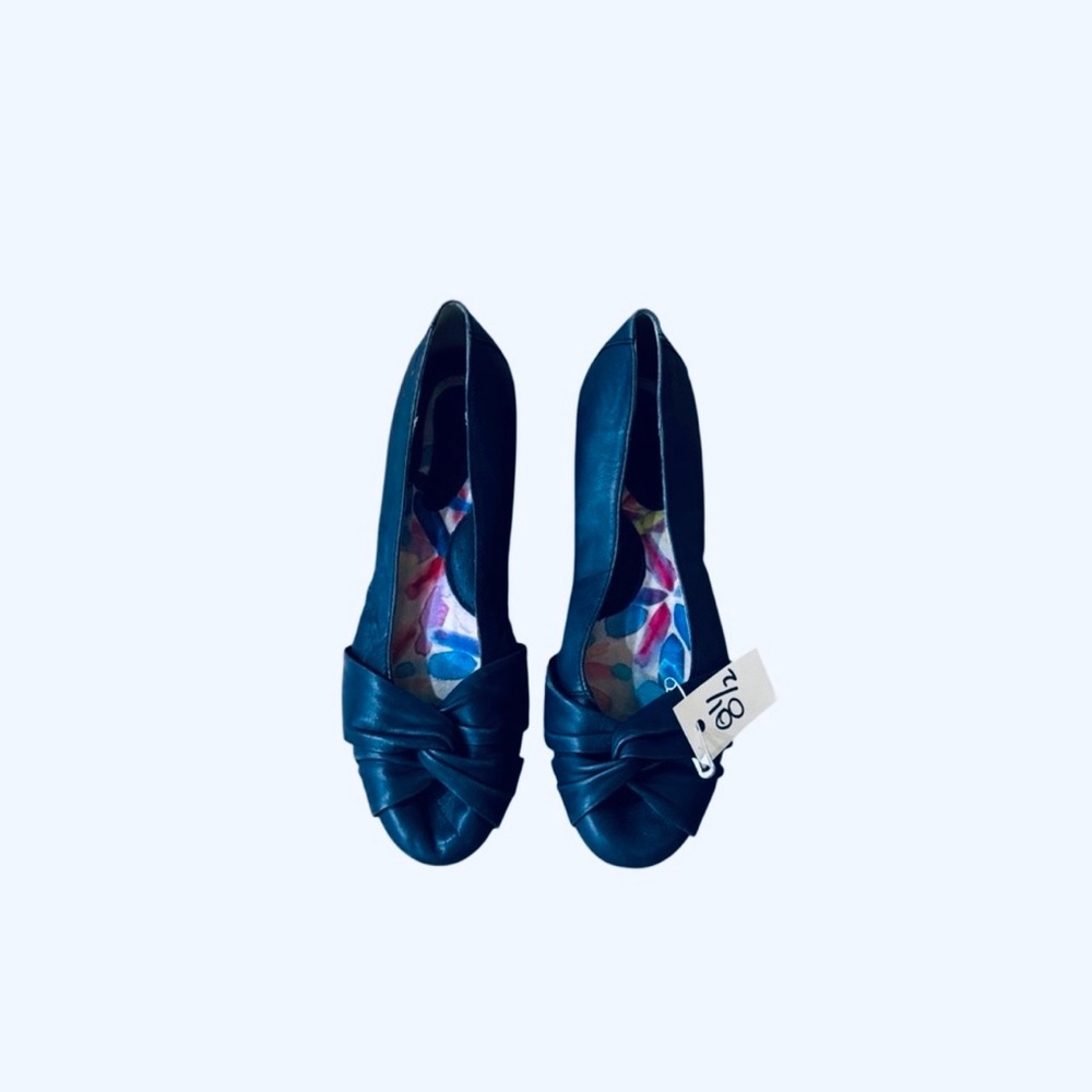 $110 RETAIL Movie and TV Show Clothes 8.5 SCREEN-USED born blue shoes